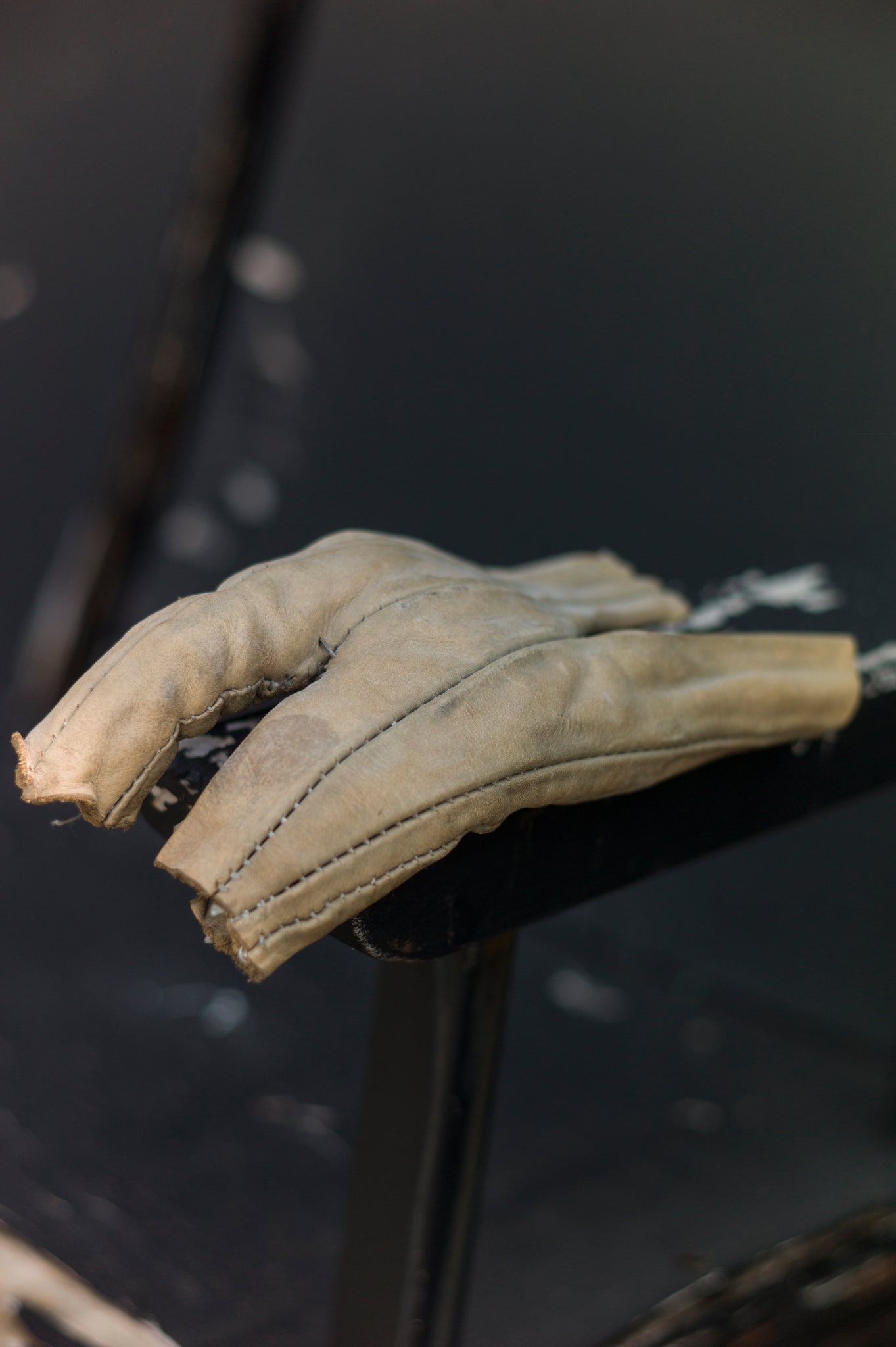 handcrafted cowhide glove [ 1 of 1 ] / left hand only