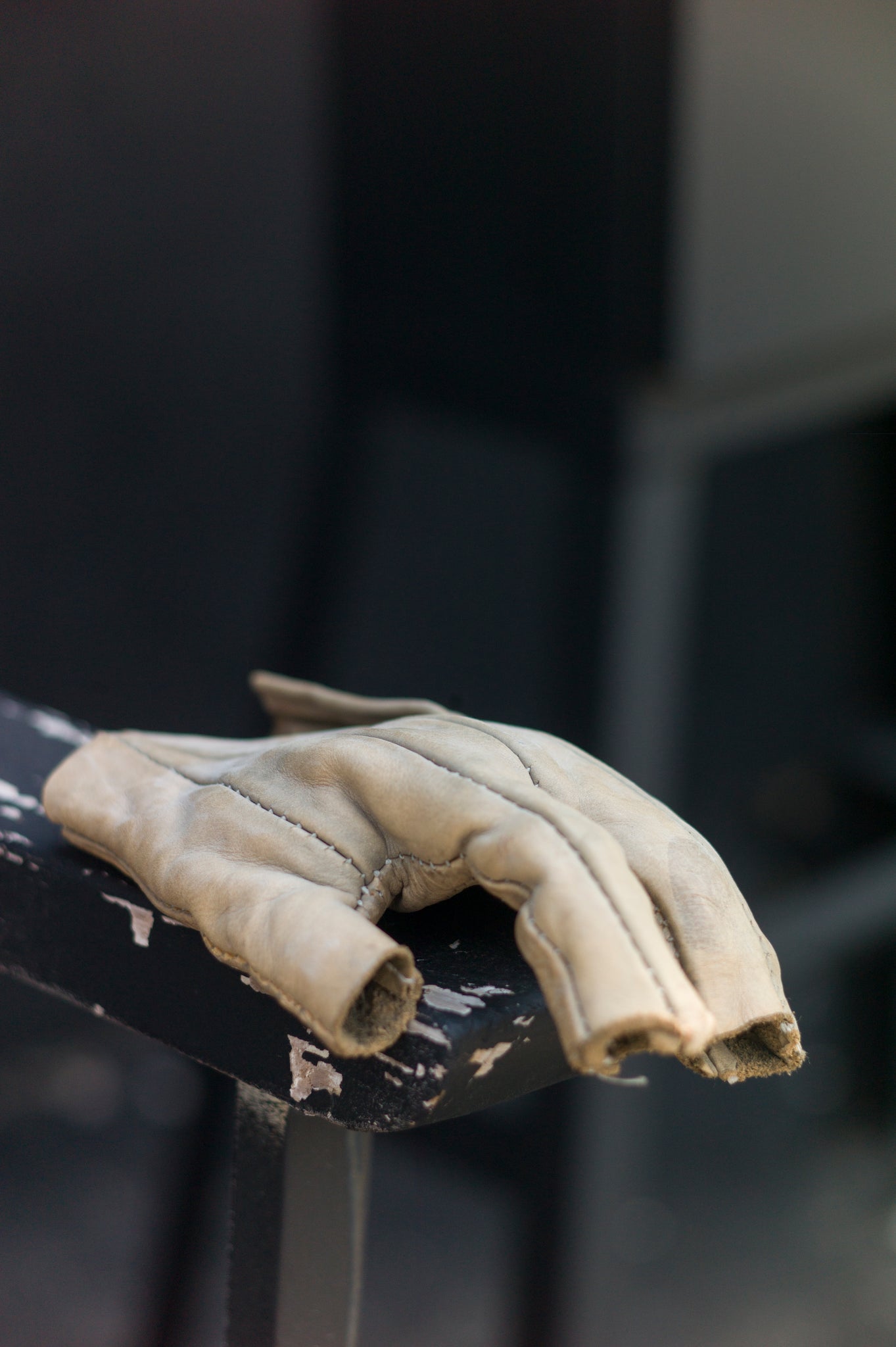 handcrafted cowhide glove [ 1 of 1 ] / left hand only